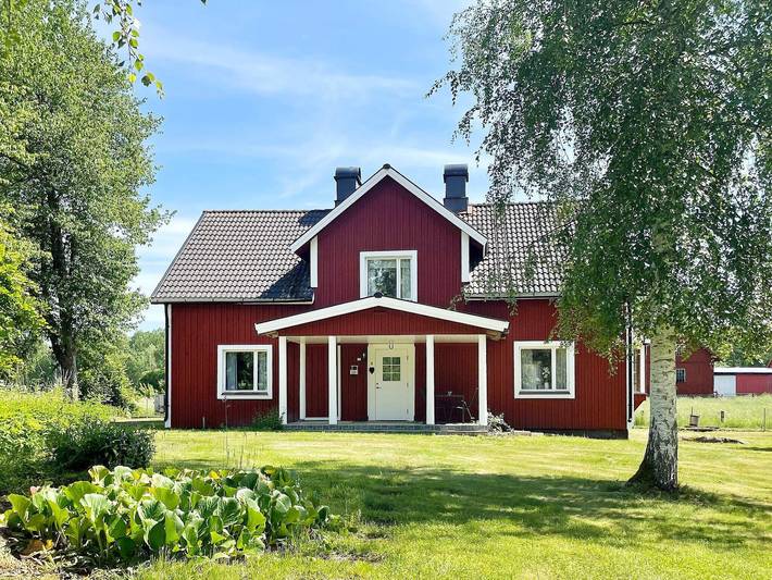 Lantgårdsreträtt nära sjöar och kust in Högsby (Stad), Högsby