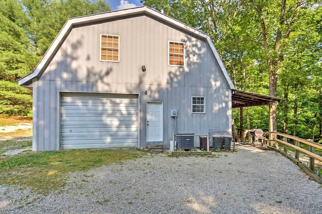 Rustikale Taswell-Kabine mit bewaldeten Ansichten - Gehen Sie zum See! in Patoka Lake