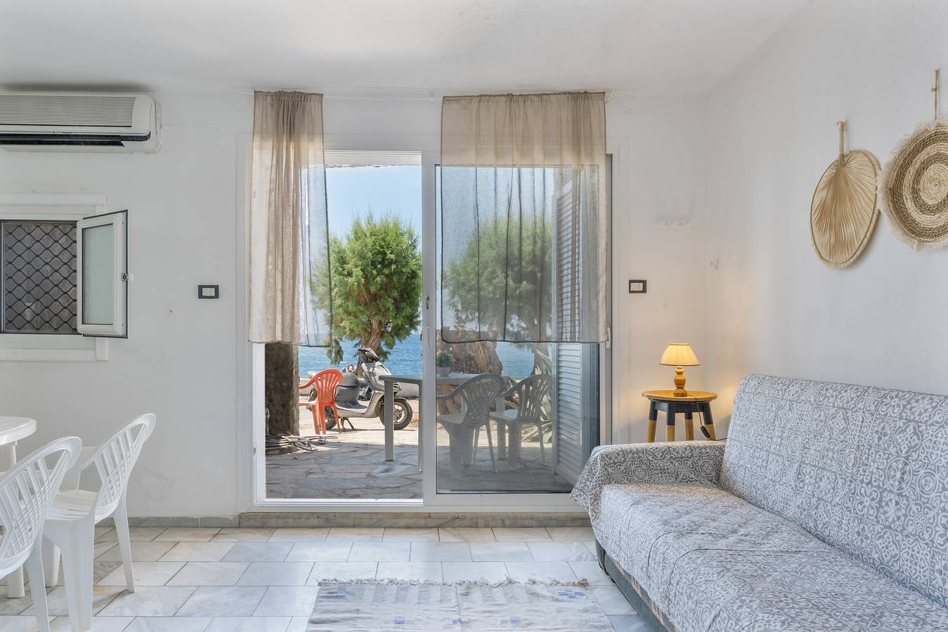 Entire apartment, Apartment 'Syrios Suites No 2' with Sea View, Wi-Fi and Air Conditioning in Mirties, Kalymnos