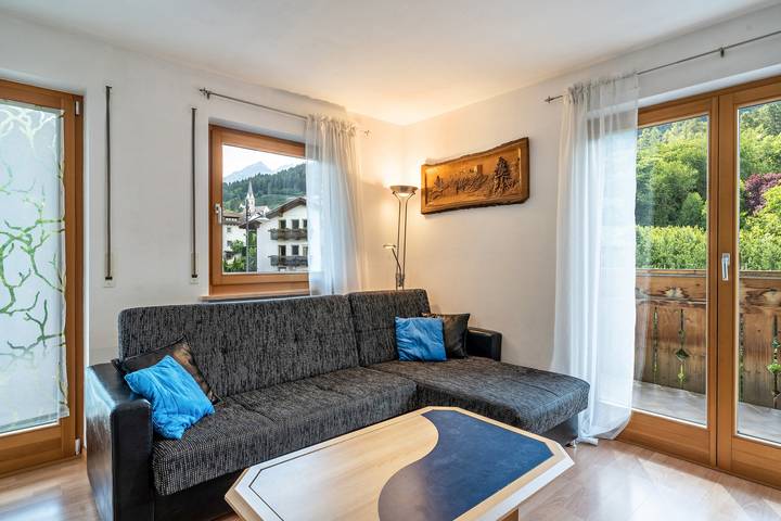 Apartamento entero, Apartamento "Ferienhof Turmwirt Pink Leidy" con vistas a la montaña, piscina compartida y Wi-Fi in Völlan, Lana (Italia)