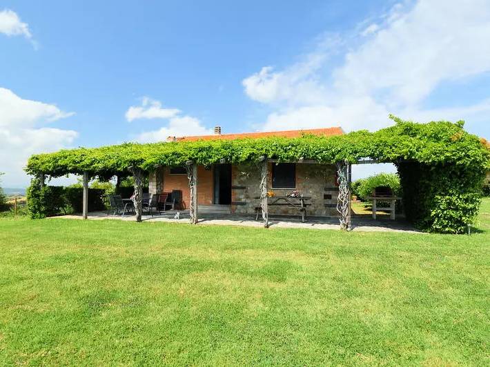 Agriturismo per 6 persone, con piscina e terrazza a Scansano