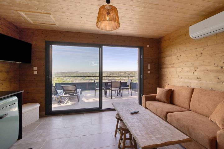 Lodge Spa Céleste mit Panoramablick über Sarlat, WLAN und Klimaanlage in Sarlat-la-Canéda, Périgord Noir