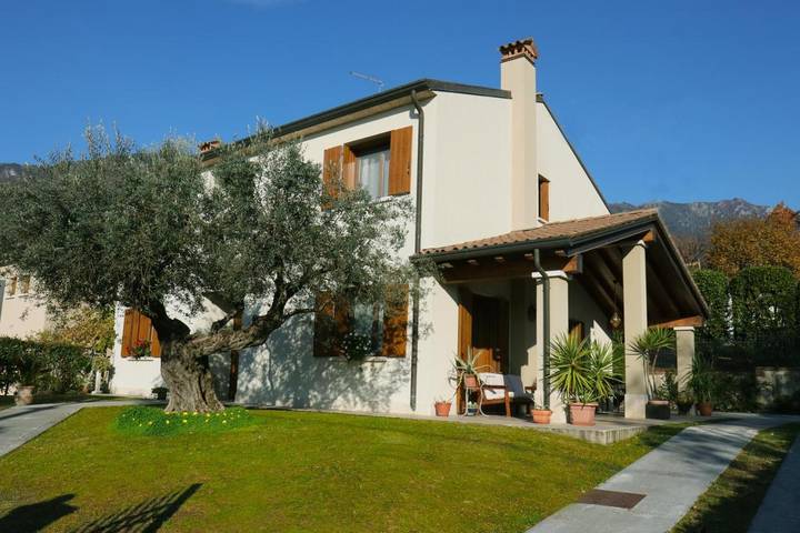 Casa vacanza per 8 persone, con panorama e giardino, con animali domestici - 1