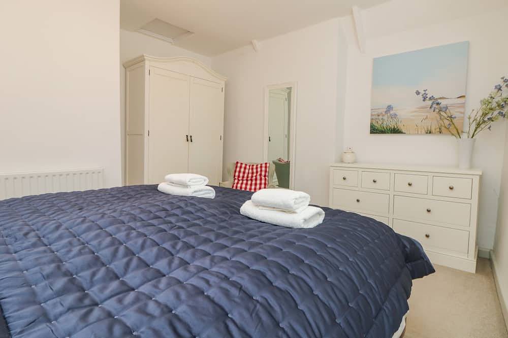 Riversdale Cottage, pet friendly, with a garden in Wadebridge in Wadebridge, Cornwall