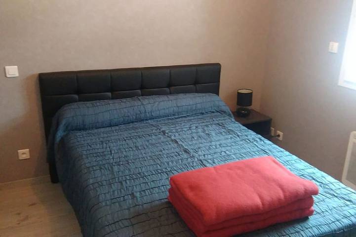 Location de vacances pour 8 personnes, avec piscine et terrasse ainsi que jardin et jacuzzi à Orlu - 3