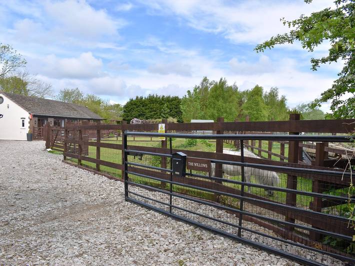 Log cabin for 2 people, with garden in Lancashire