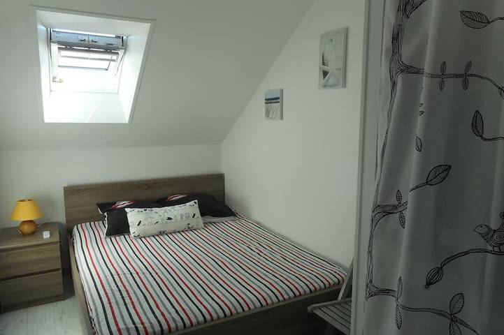 Gîte pour 4 personnes, avec terrasse ainsi que jardin et piscine à Île-Tudy - 4