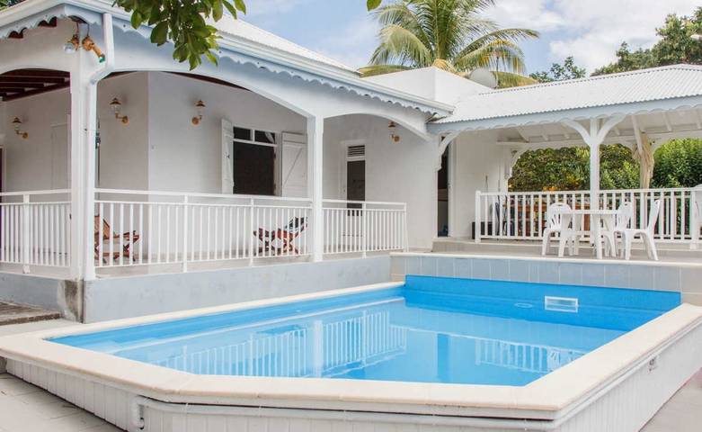 Villa for 6 people, with garden and terrace as well as pool in Guadeloupe (Caribbean)
