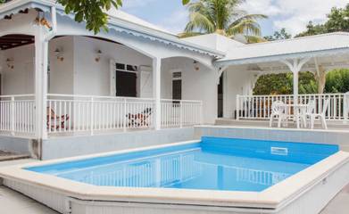 Cottage pour 6 personnes, avec piscine ainsi que jardin et terrasse à Capesterre-Belle-Eau