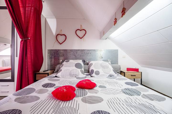 Appartement entier, Appartement 'Gîte Cosy' avec vue sur la montagne, Wi-Fi et climatisation in Gertwiller, Région de Sélestat-Erstein