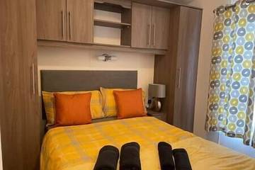 Static Caravan for 5 People in Essex, East of England, Photo 1