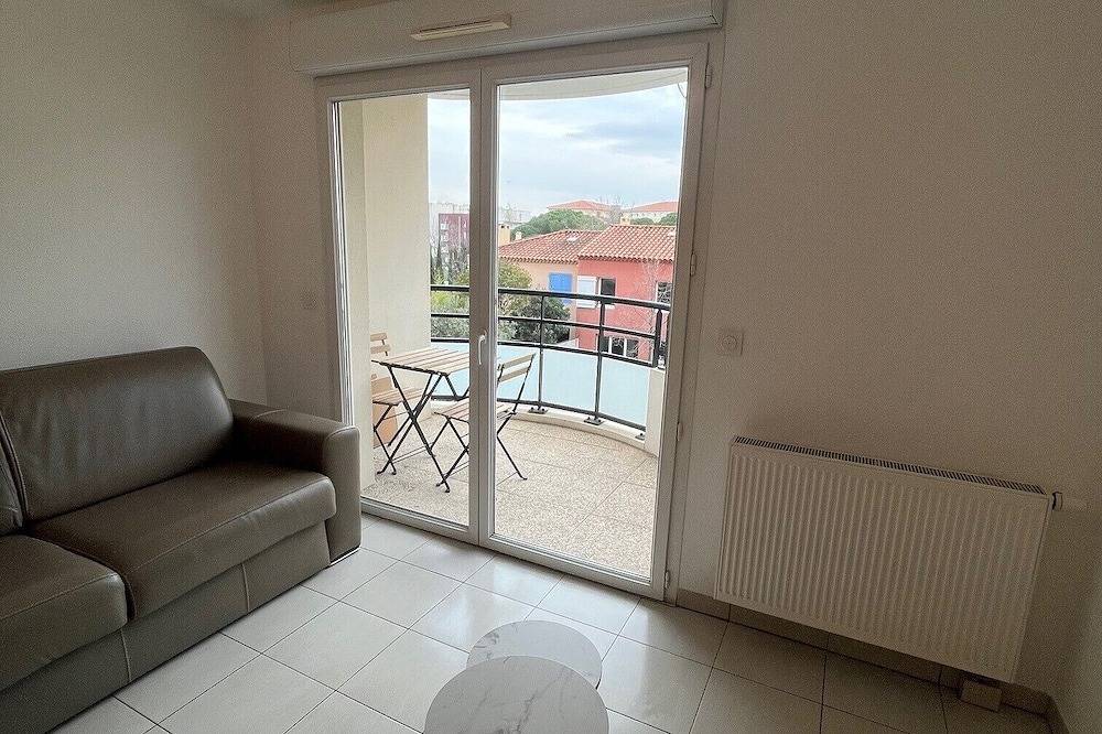 Apartamento entero, Les Ombrelles, apartment in secure residence with elevator and garage in Miramas, Istres region