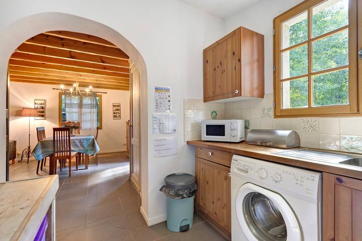 Holiday Home "Gîte De La Cascade" with Private Pool, Garden, and Wi-Fi in Lesparre-Médoc, Regional Naturpark i Médoc