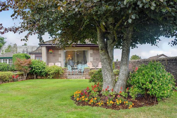 Log cabin for 4 people, with garden in Auchterarder