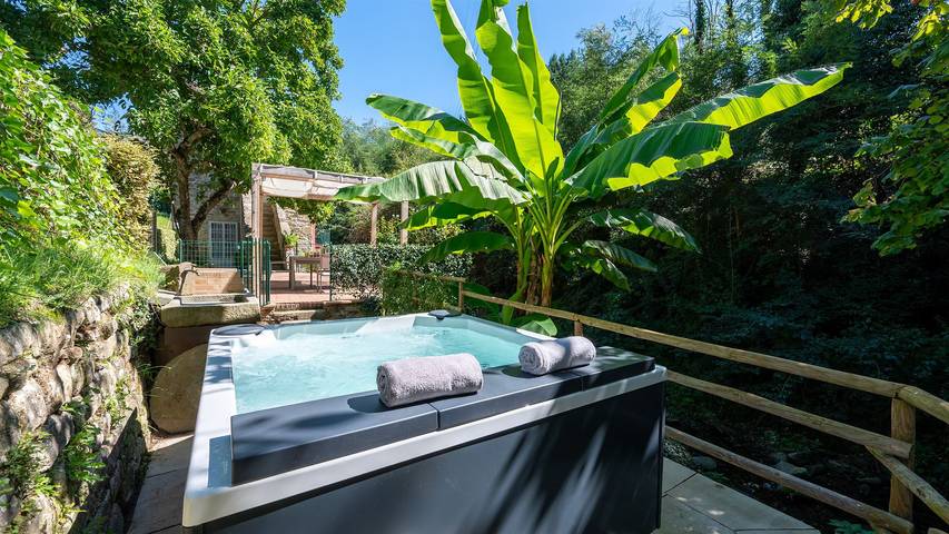 Villa für 4 Personen, mit Garten und Terrasse sowie Whirlpool - 1