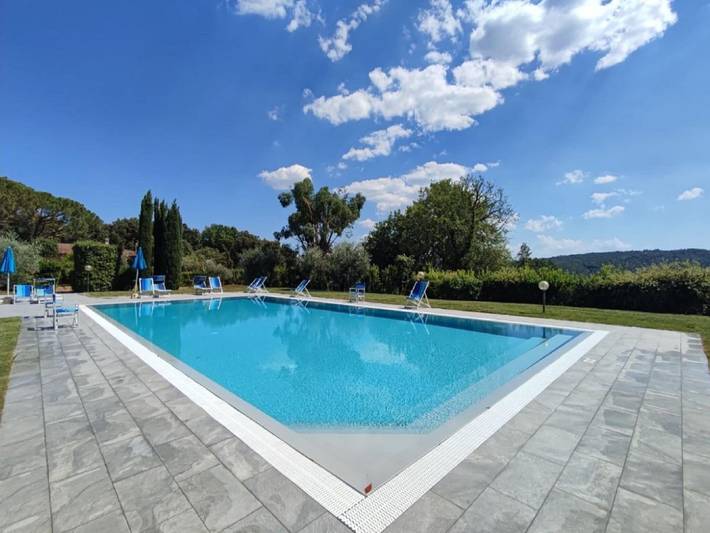 Agriturismo per 4 persone, con giardino e terrazza nonché piscina, con animali domestici in Montaione