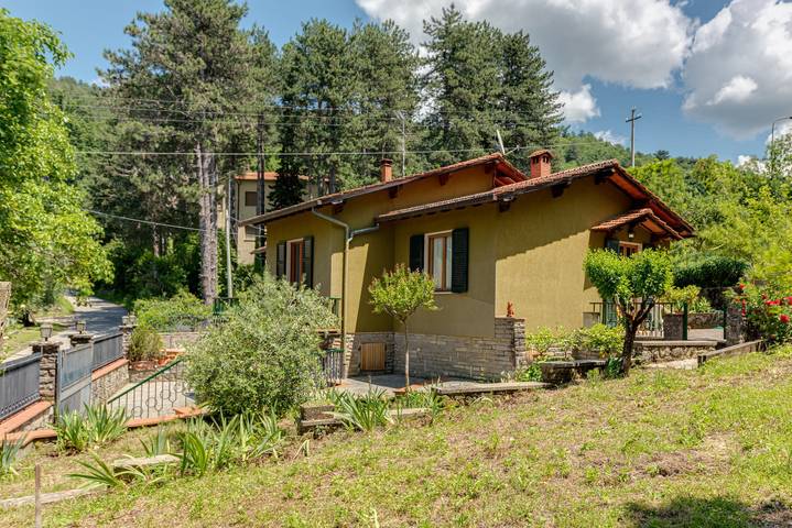 Casa vacanze 'Gigli Di Firenze' con vista sulle montagne, Wi-Fi e aria condizionata in Rufina, Firenze province