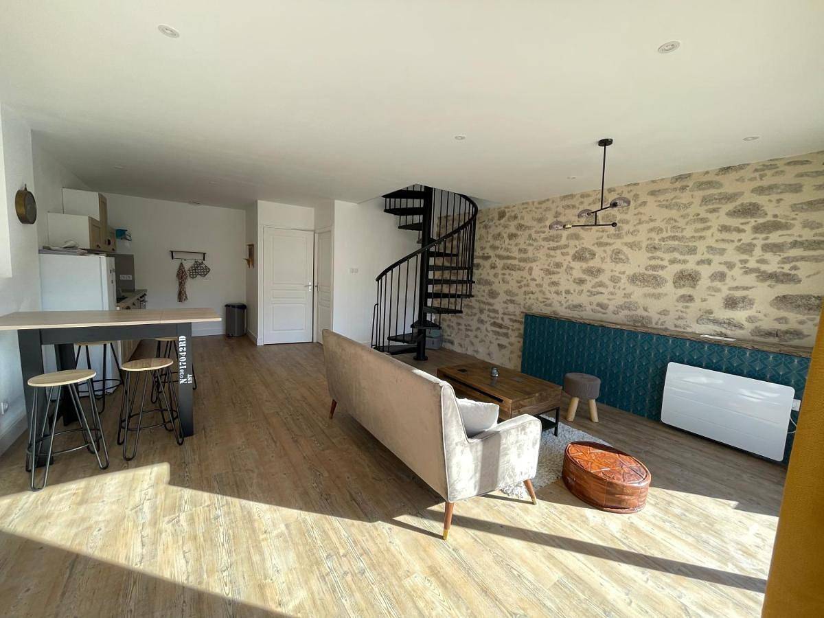 Double Room in Saint-Laurent-sur-Sèvre, Région de La Roche-sur-Yon