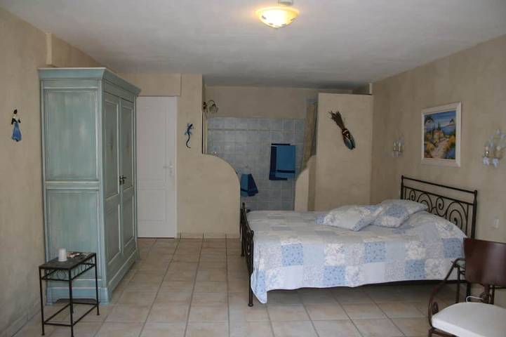 Le Mas des Tarentes between vineyards and forests in Trans-en-Provence, Draguignan Region
