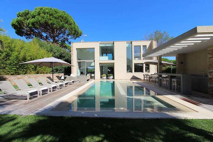 Villa für 10 Personen, mit Balkon und Terrasse sowie Garten