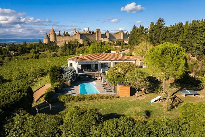 Villa for 15 people, with hot tub and garden in Carcassonne