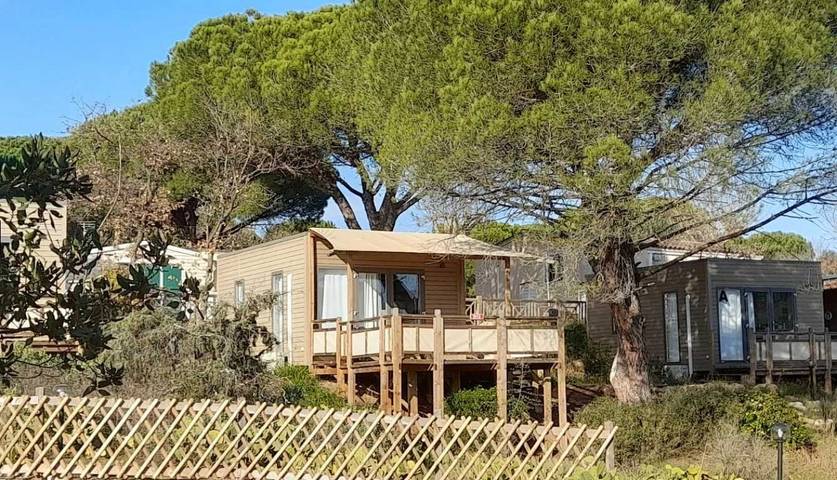 Camping voor 2 personen, met whirlpool en kinderzwembad in Le Muy