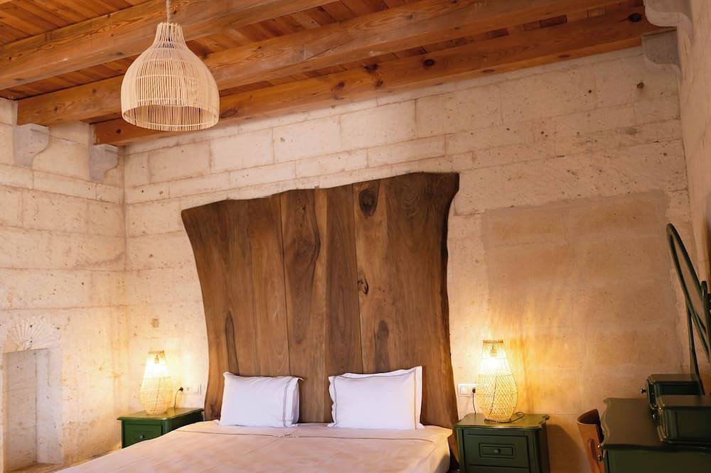 The Skyfall Jacuzzi Suite with Balloon View and Terrace 302 in Uçhisar, Nevşehir