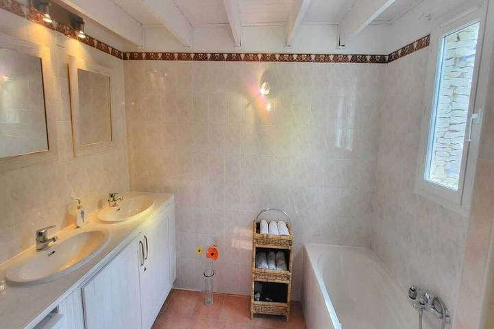 Location de vacances pour 8 personnes, avec piscine ainsi que jardin et terrasse, animaux acceptés à Villes-sur-Auzon - 4