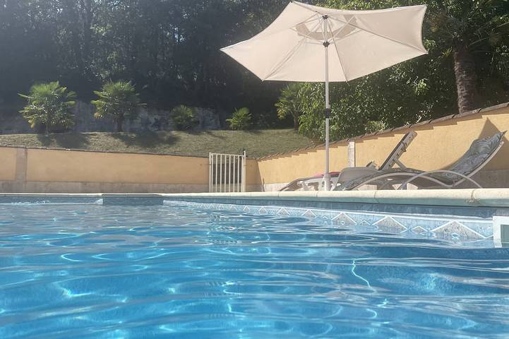 Ferienhaus für 3 Personen, mit Pool und Garten sowie Terrasse - 1
