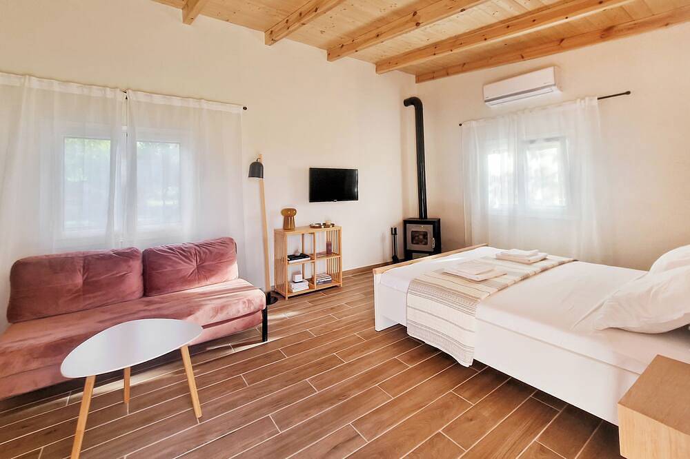 Cozy Owl's Home - a studio countryside house in Pyrgos in Pyrgos, Golfe de Cyparisse