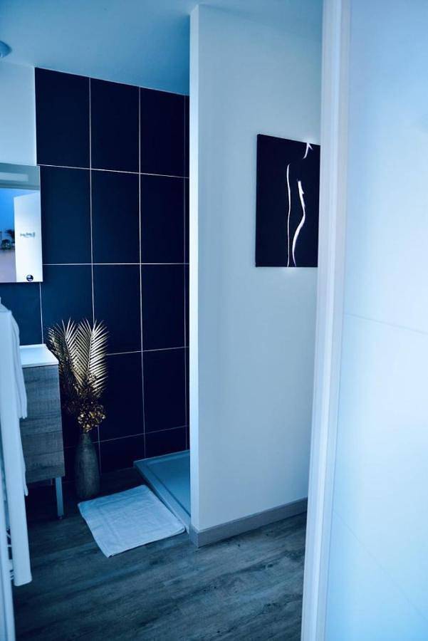 L'Evasion chambre Laos avec Jacuzzi privatif in Prinquiau, Vallée de la Loire