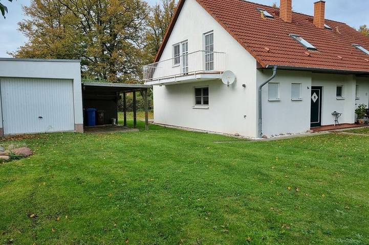 Ferienhaus für 9 Personen, mit Terrasse und Garten in Losentitz