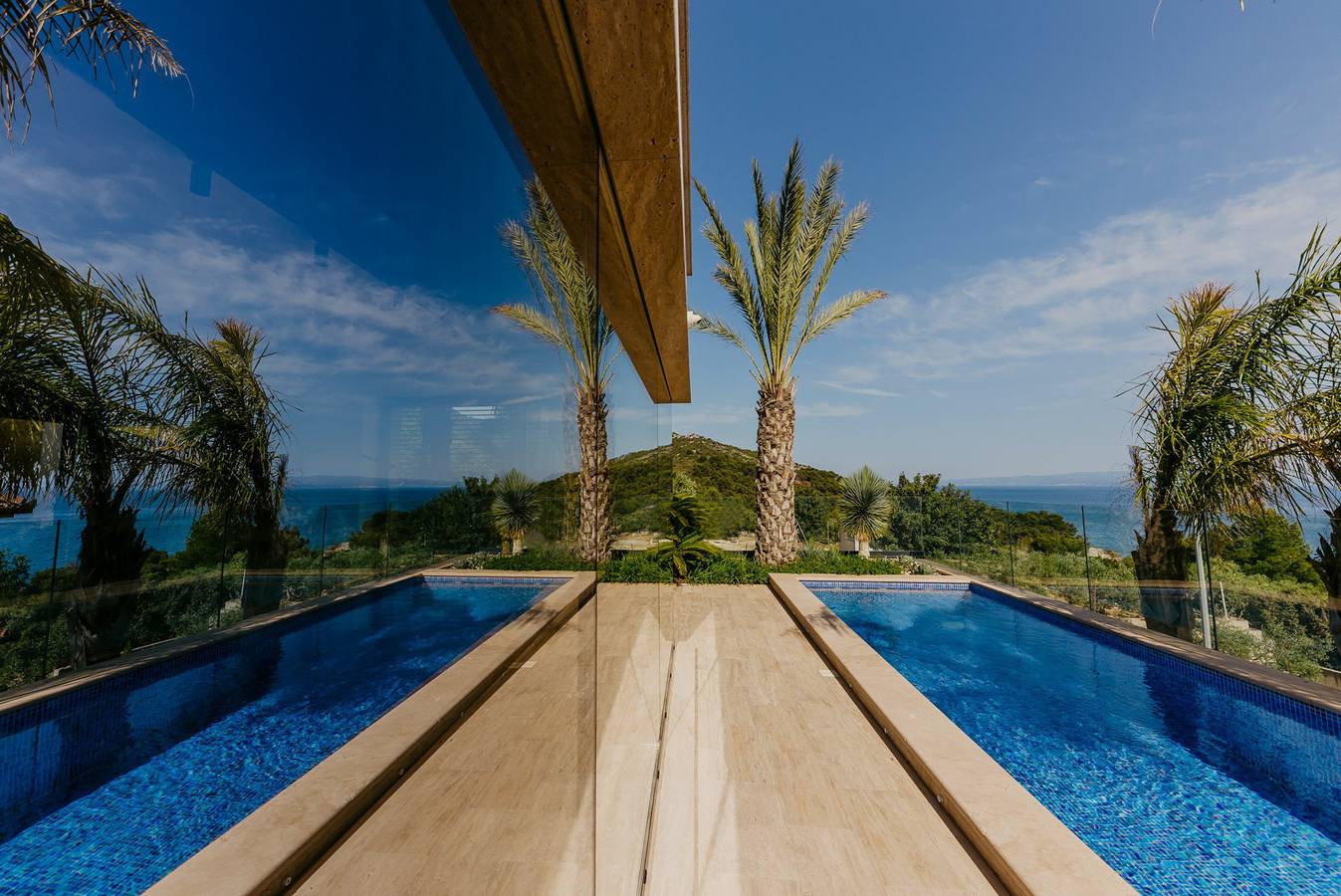 Villa Black & Gold with Pool in Okrug Gornji, Ciovo