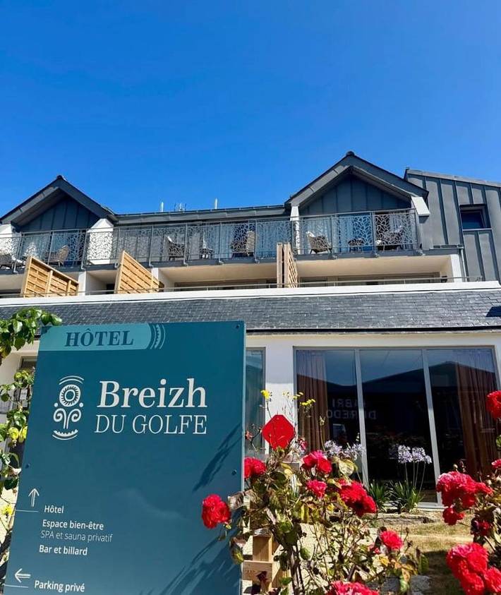 Hôtel pour 2 personnes, avec jacuzzi ainsi que sauna et balcon