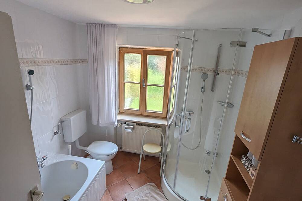 Ganze Wohnung, Gemütliche Ferienwohnung im bayerisch modernen Stil mit Terrasse in Bad Heilbrunn, Tölzer Land