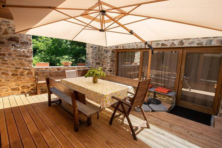 Gîte pour 11 personnes, avec Jacuzzi et Terrasse ainsi que Jardin et Sauna dans le Tarn