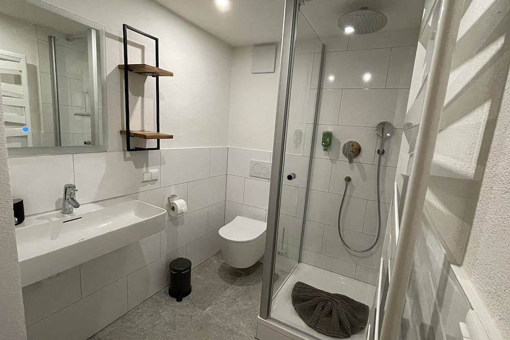 Ganze Wohnung, Wundervolle Erdgeschosswohnung mit Blick ins Grüne in Marquartstein, Bayerische Alpen