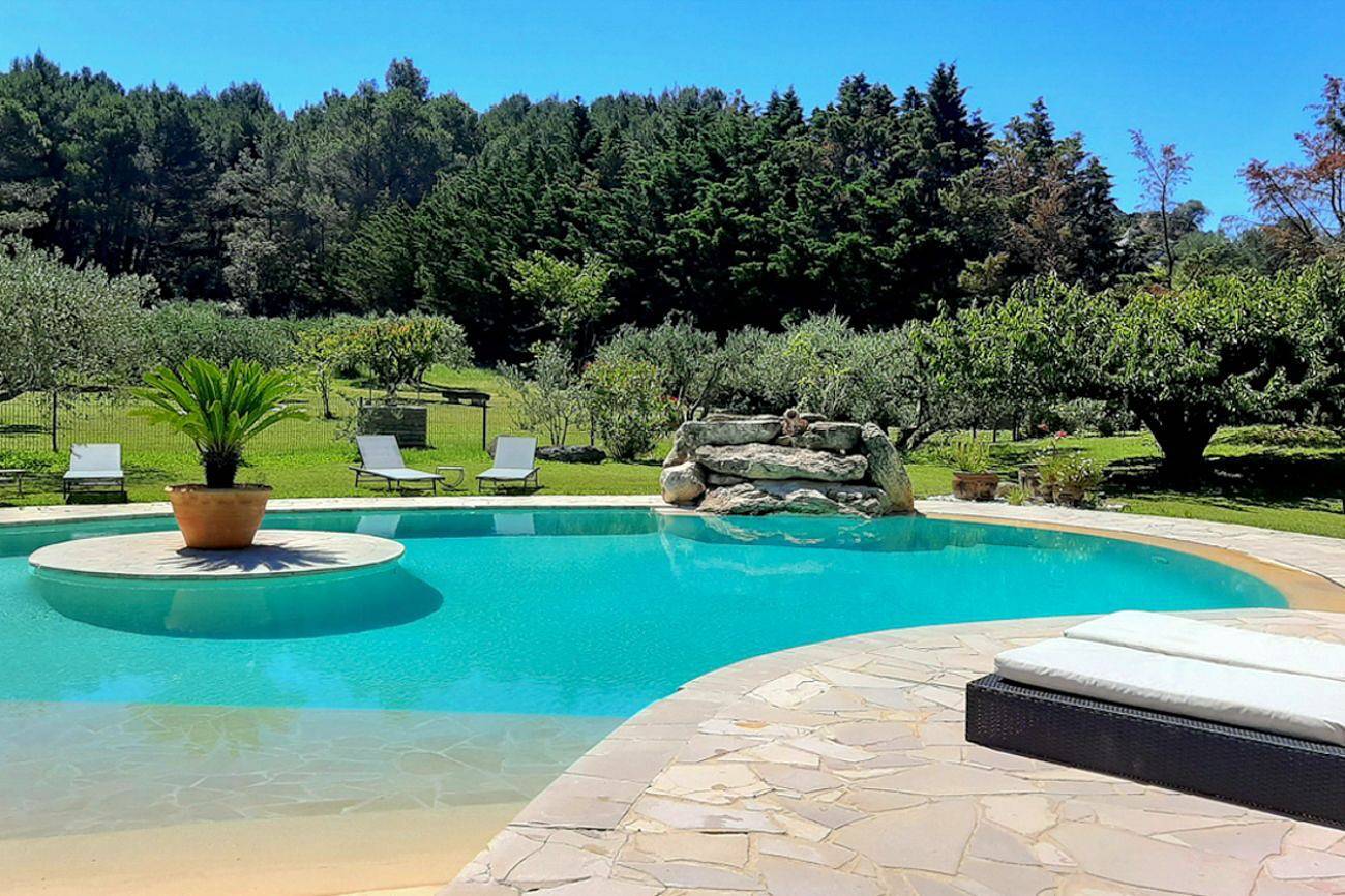 Le Bassin Turquoise in Les Baux-de-Provence, Arles und Umgebung