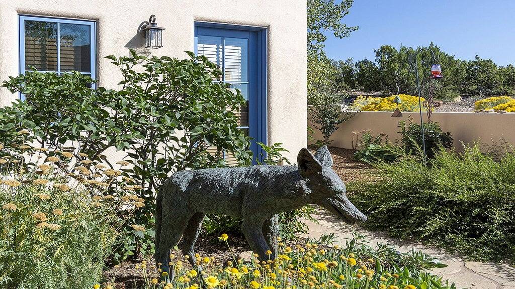 Luxurious 3 Bedroom-3 Bath~ Majestic views~ outdoor Hot tub~10 minutes to Plaza in Santa Fe, Santa Fe County