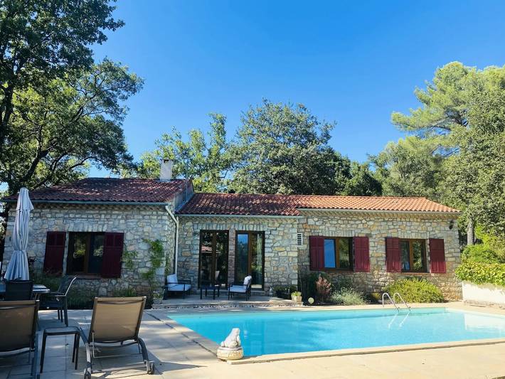 Location de vacances pour 6 personnes, avec piscine et terrasse à Trans-en-Provence