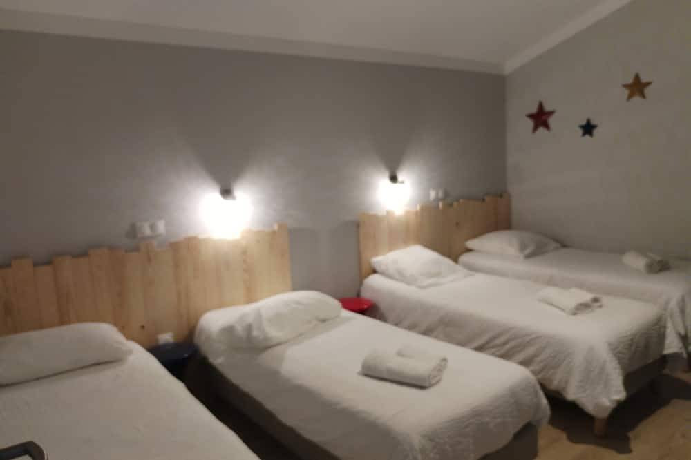 Gite 8 persons 15 min walk from the beach with swimming pool and spa in Les Moutiers-en-Retz, Côte de Jade