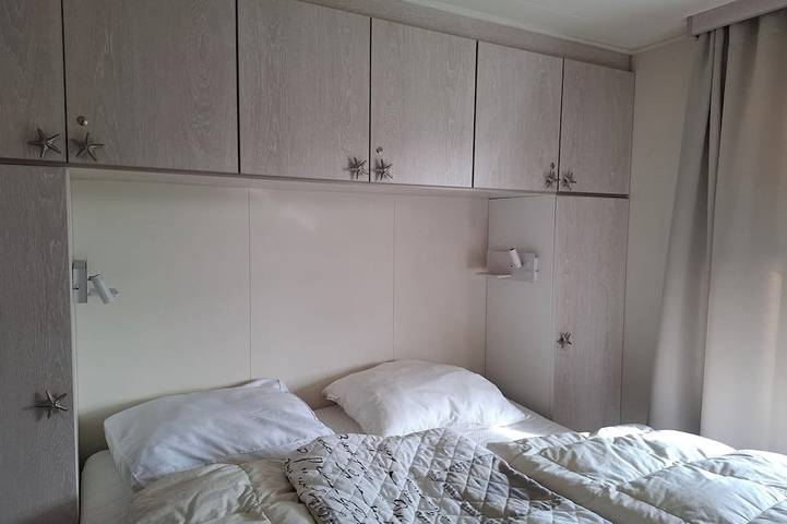 Chalet für 4 Personen, mit Terrasse und Garten sowie Pool in Serooskerke - 2