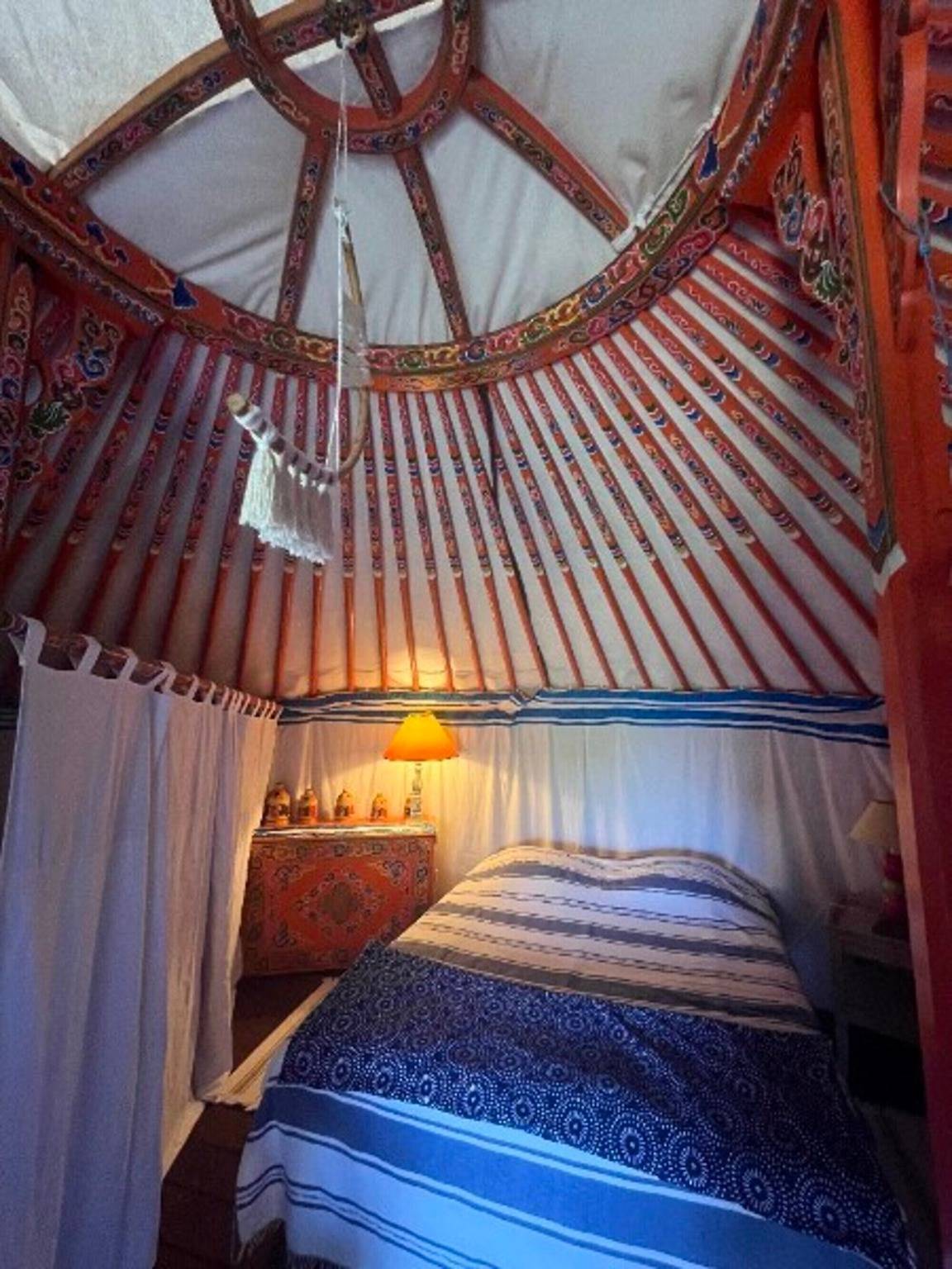 Bed & Breakfast 'Yourte - Les Toits Du Gaou' mit Gemeinschaftsterrasse und Wlan in Six-Fours les Plages, Toulon Region