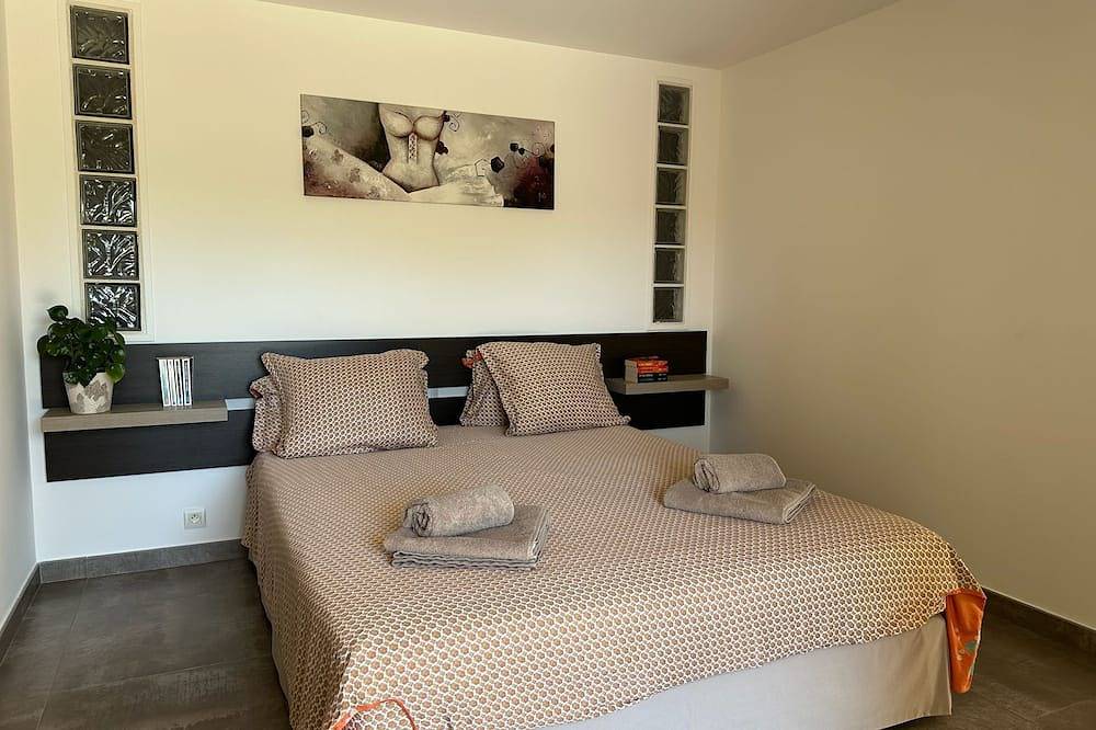 Apartamento entero, Stunning 2-room apartment in La Colle Sur Loup, with a furnished terrace and access to the pool in La Colle-sur-Loup, Costa mediterránea (Francia)