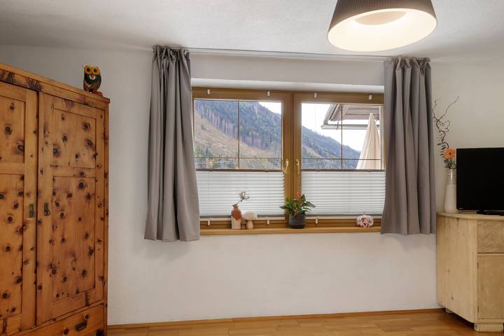 Ganze Wohnung, Ferienwohnung 'Mizi' mit Bergblick, Balkon und Wi-Fi in Hohe Tauern, Stall