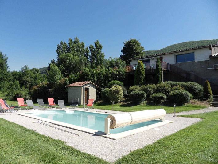 Gîte pour 6 personnes, avec Terrasse ainsi que Jardin et Piscine à Mazamet