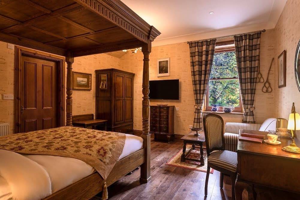 Robert Burn Suite - A Four Poster Bed in Loch Lochy, Highlands
