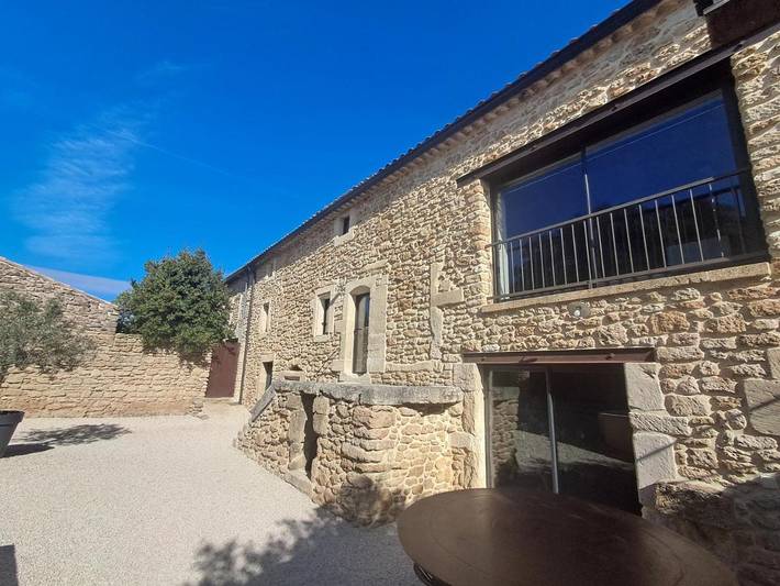Gîte pour 3 personnes, avec terrasse et vue ainsi que piscine et jardin à Suze-la-Rousse - 4