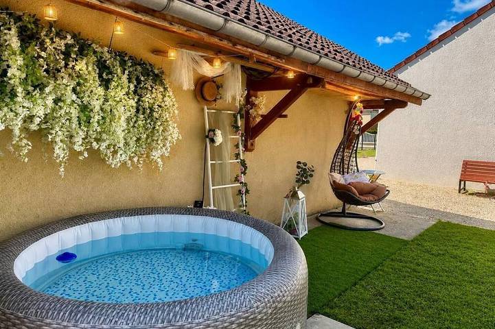 Maison de vacances pour 6 personnes, avec jacuzzi ainsi que jardin et terrasse