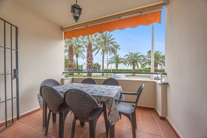 Entire apartment, Apartment 'Golf Y Costa' with Shared Pool, Wi-Fi and Air Conditioning in Costa Ballena, Chipiona